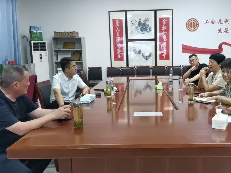 汶上縣政府黨組成員、副縣長劉海韻來金秋農(nóng)牧公司調(diào)研汶上蘆花雞產(chǎn)業(yè)發(fā)展情況